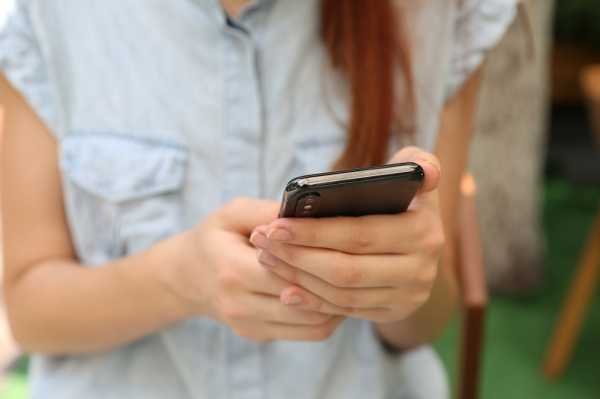 5 Dampak Buruk Akibat Sering Pakai <i>Smartphone</i> 5 Dampak Buruk Akibat Sering Pakai <i>Smartphone</i>