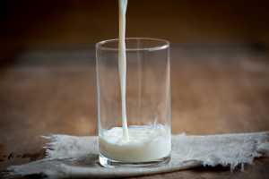 Mitos Minum Susu, Sehat Apa <i>Gak</i> untuk Puasa?