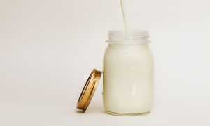 Minum Susu Mentah Menyehatkan, Mitos atau Fakta?