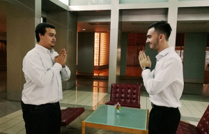 Jabar Siaga 1 Corona, 'Nadiem Makarim' Gaungkan Namaste Over Handshake