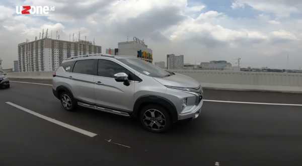 Xpander Cross Menjinakkan Tol Layang Japek Xpander Cross Menjinakkan Tol Layang Japek