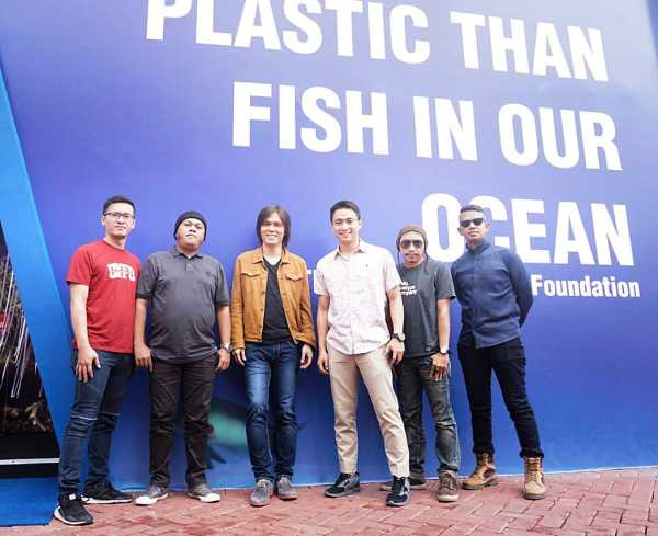 Aksi The Jawara Bersih-bersih Sampah di Lautan Aksi The Jawara Bersih-bersih Sampah di Lautan