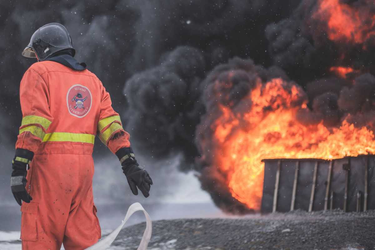 Paket Tesla Ukuran Raksasa Terbakar Selama 4 Hari Paket Tesla Ukuran Raksasa Terbakar Selama 4 Hari