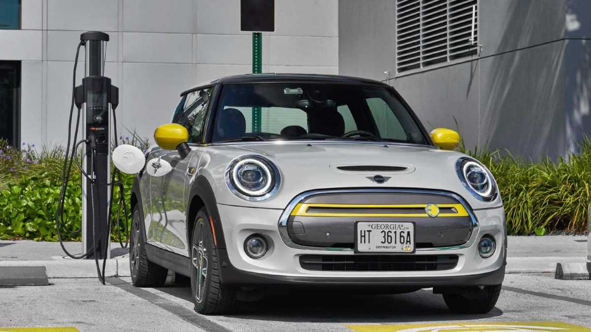 MINI Cooper Elektrik Siap Mengaspal di RI Tahun Depan MINI Cooper Elektrik Siap Mengaspal di RI Tahun Depan