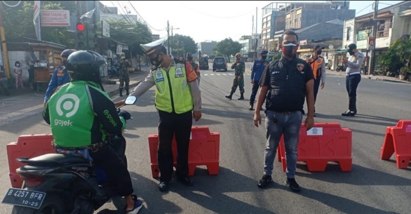 Tembus Penyekatan PPKM, Ojek Online juga Wajib Punya STRP Tembus Penyekatan PPKM, Ojek Online juga Wajib Punya STRP