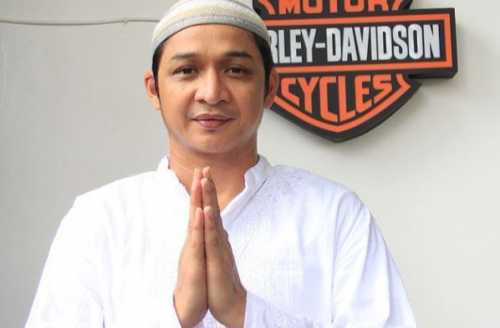 Pasha Ungu Jelaskan Alasan Berambut Mohawk Pakai Baju Pasha Ungu Jelaskan Alasan Berambut Mohawk Pakai Baju