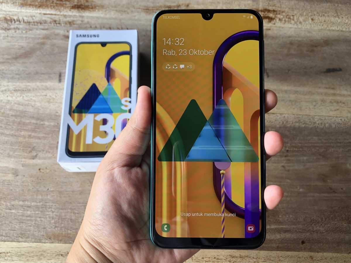 FOTO: Melihat Detail Bodi Samsung Galaxy M30s FOTO: Melihat Detail Bodi Samsung Galaxy M30s
