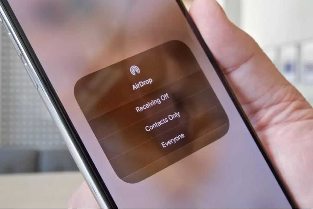 AirDrop di Apple Rentan Diretas untuk Ungkap Informasi Pribadi AirDrop di Apple Rentan Diretas untuk Ungkap Informasi Pribadi