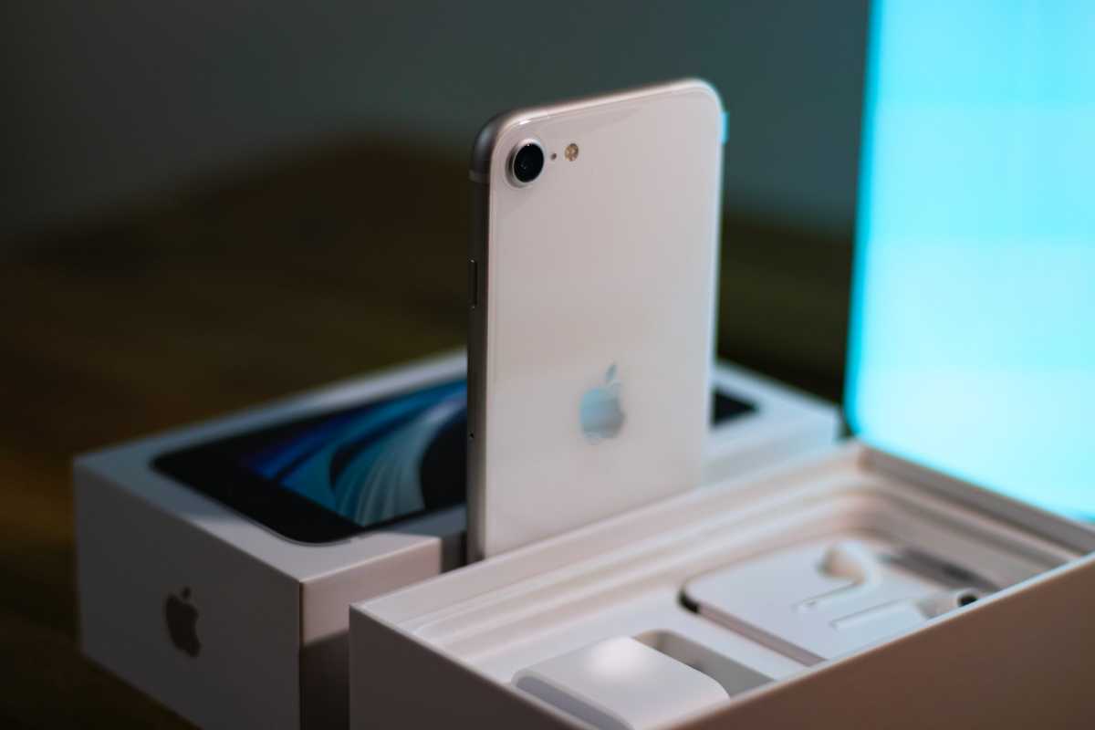 Apple Dikabarkan Rilis iPhone SE 3 pada Awal 2022 Apple Dikabarkan Rilis iPhone SE 3 pada Awal 2022