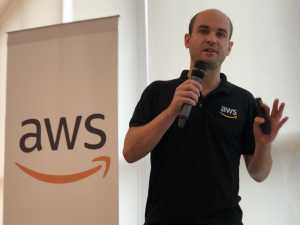 AWS Permudah Pemanfaatan Artificial Intelligence dan Machine Learning Berbasis Cloud