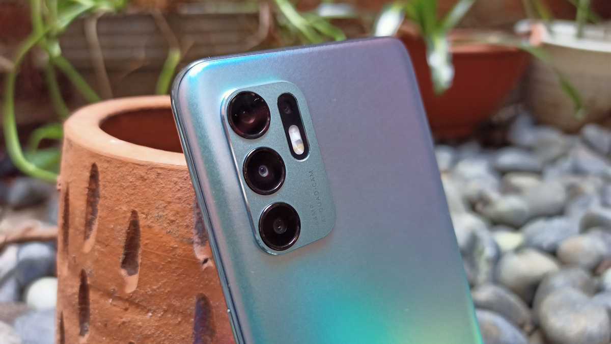 OPPO Reno6 Dijual Perdana, 56 Persen Suka Aurora OPPO Reno6 Dijual Perdana, 56 Persen Suka Aurora