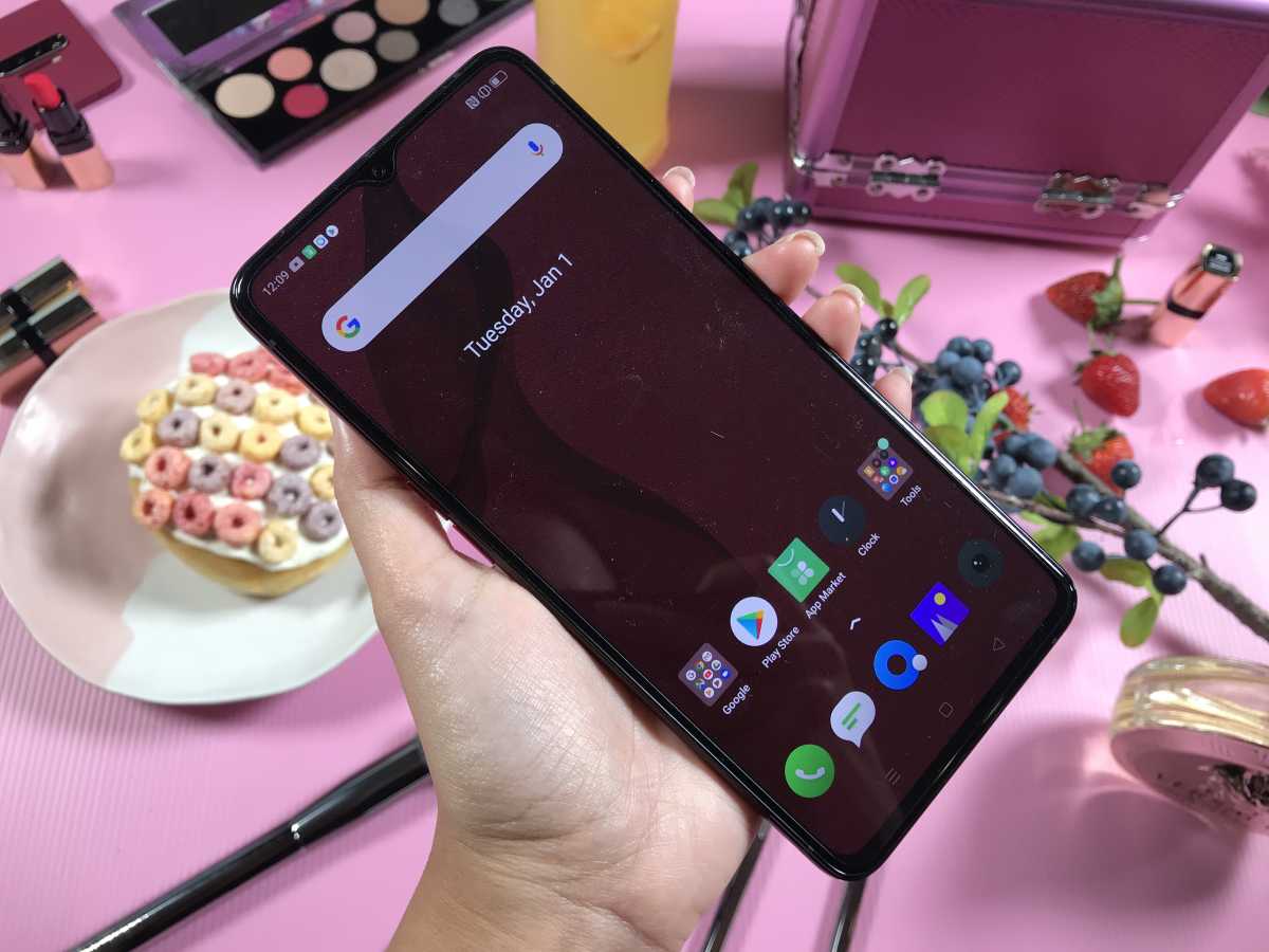 Foto Ponsel Realme Berdesain Unik Bocor di Internet Foto Ponsel Realme Berdesain Unik Bocor di Internet