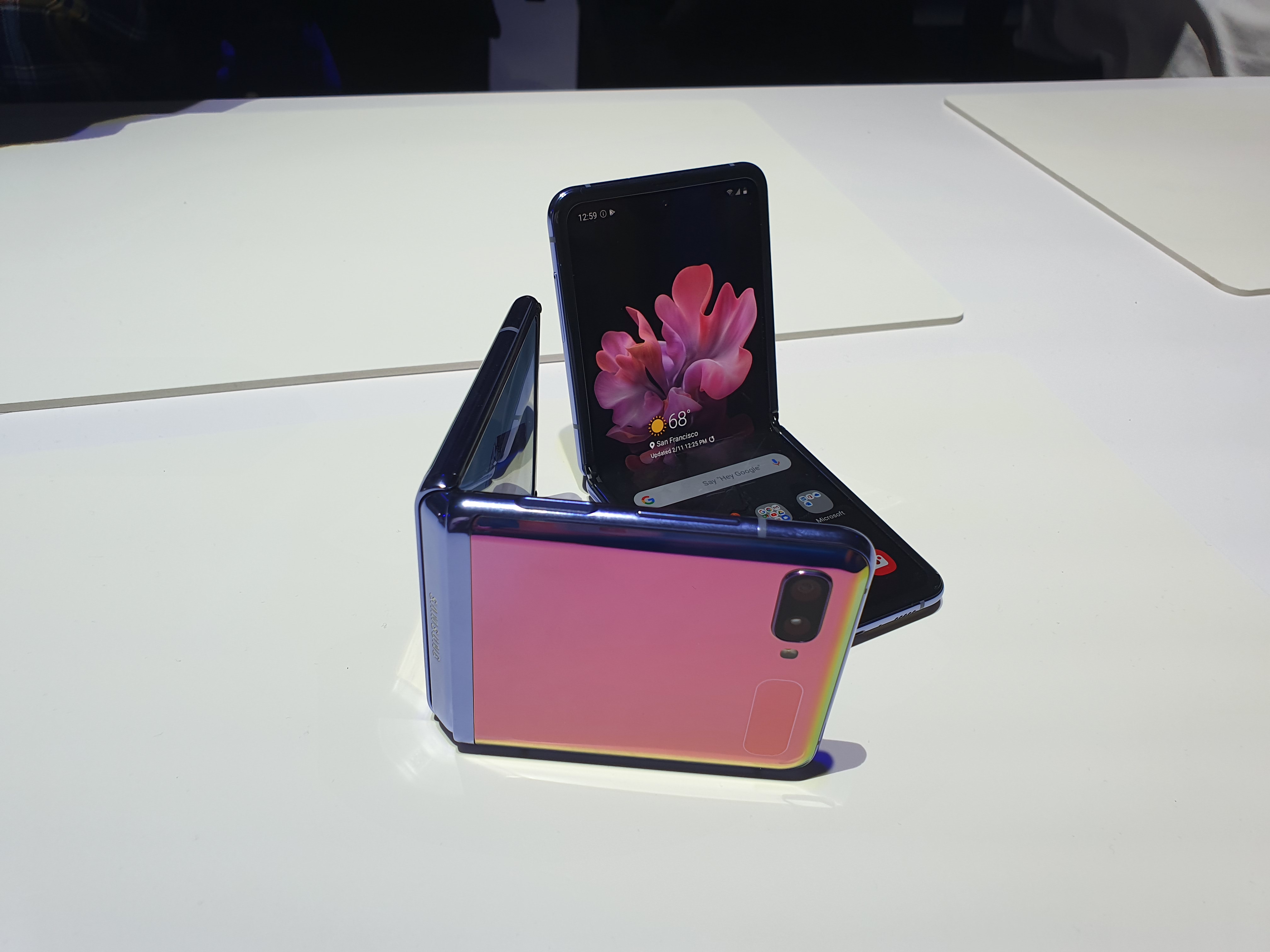 Desain Samsung Galaxy Z Flip3 Bocor, Begini Tampilannya Desain Samsung Galaxy Z Flip3 Bocor, Begini Tampilannya