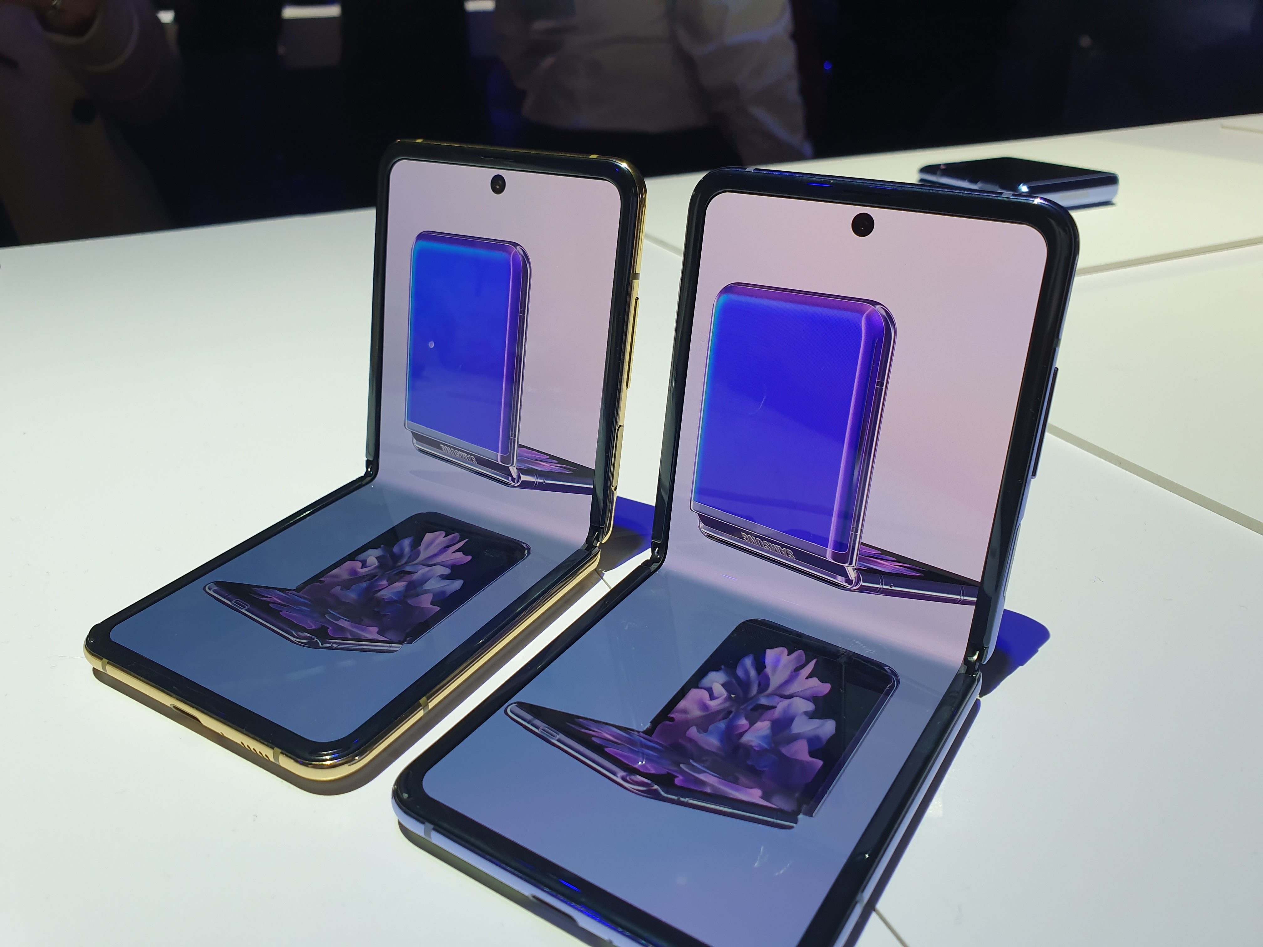 Oktober 2021, Samsung Mulai Produksi Layar Lipat OLED untuk Xiaomi dkk Oktober 2021, Samsung Mulai Produksi Layar Lipat OLED untuk Xiaomi dkk