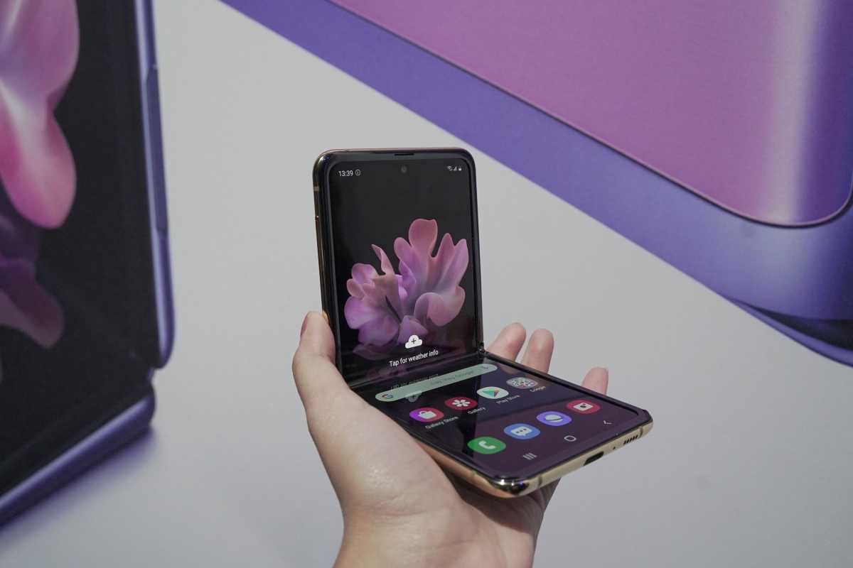 Samsung Galaxy Z Flip Terjual 230 Ribu Unit pada Maret 2020 Samsung Galaxy Z Flip Terjual 230 Ribu Unit pada Maret 2020