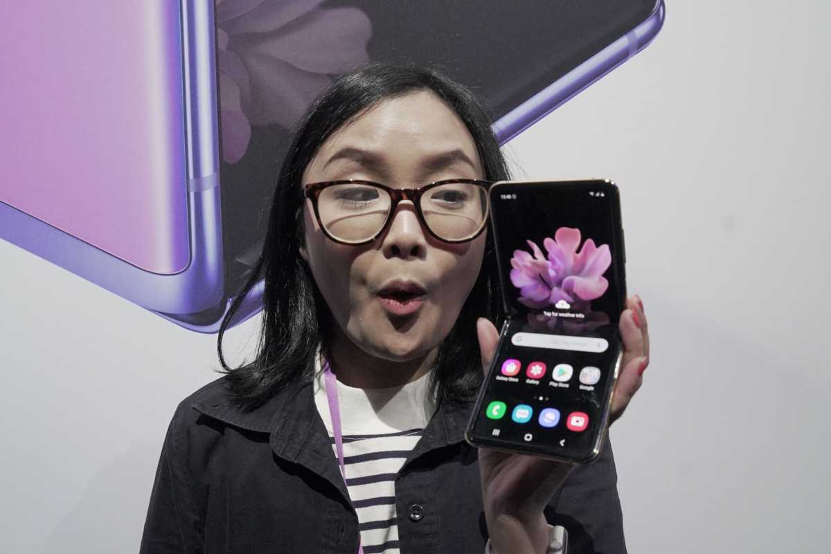 Review Samsung Galaxy Z Flip, Ponsel Mahal Hanya untuk Cewek? Review Samsung Galaxy Z Flip, Ponsel Mahal Hanya untuk Cewek?