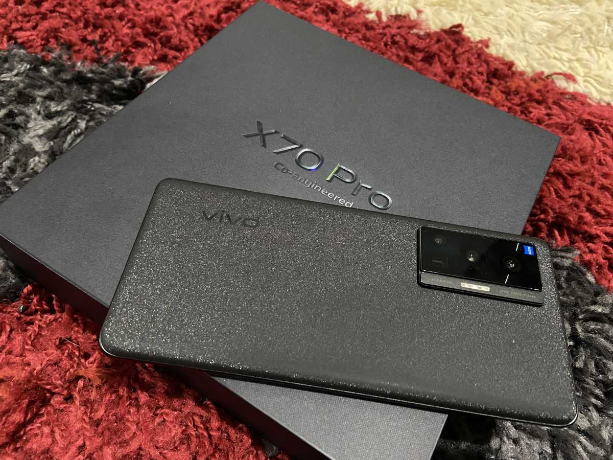 Intip Boks Vivo X70 Pro, Ada Apa Aja Isinya? Intip Boks Vivo X70 Pro, Ada Apa Aja Isinya?