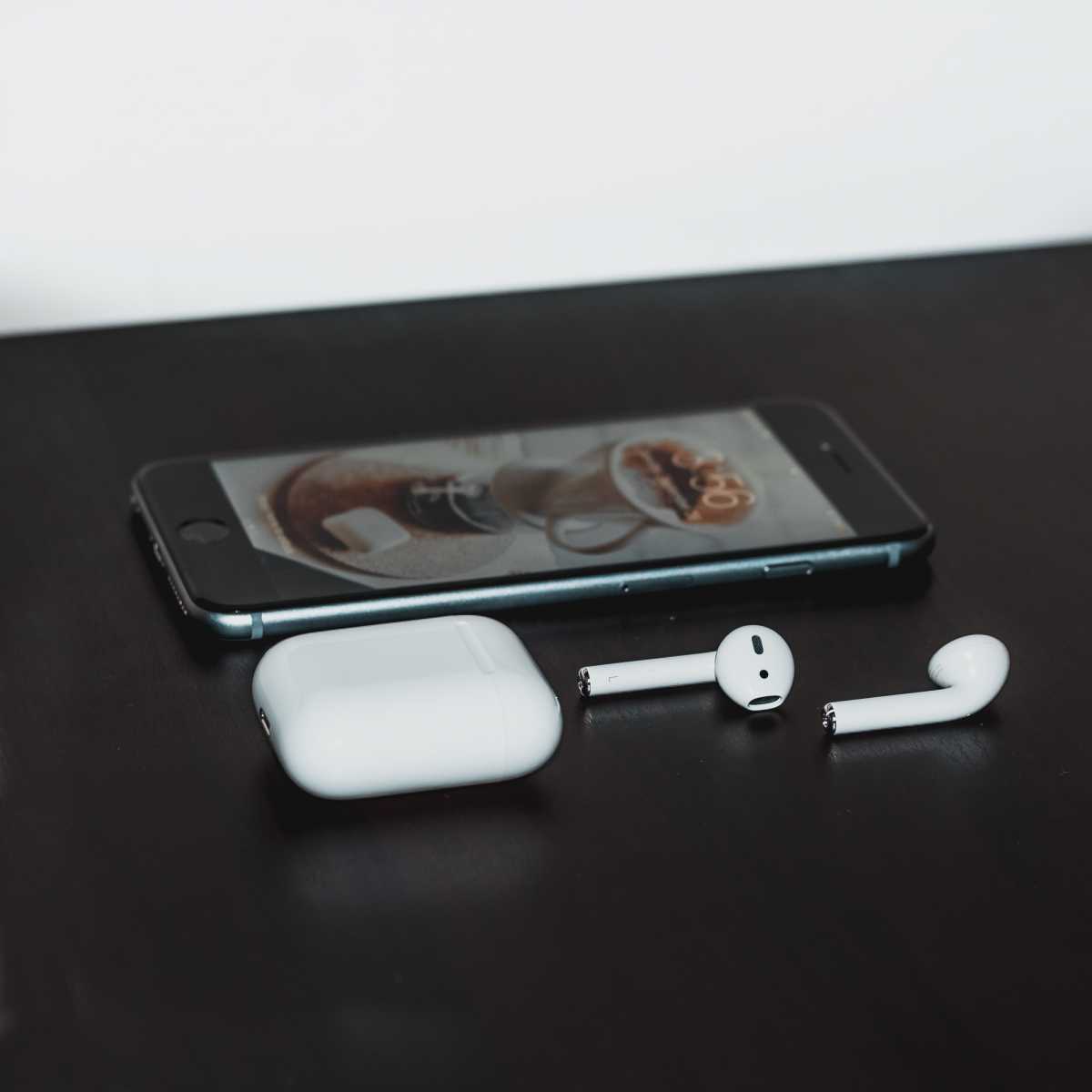 iOS 14 Bisa Cegah Baterai AirPods Jadi Boncos iOS 14 Bisa Cegah Baterai AirPods Jadi Boncos