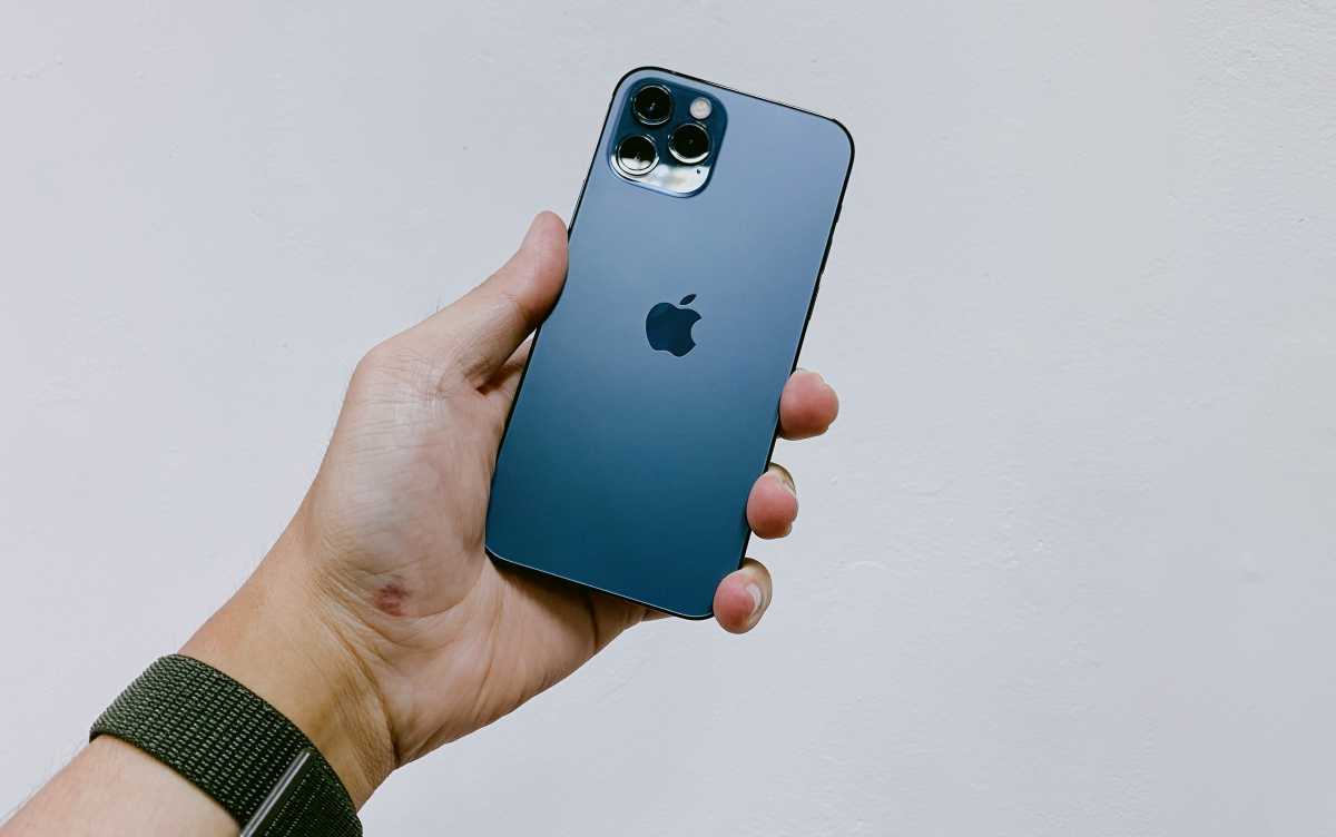 Nasib iPhone 12 Usai Ditenggelamkan 20 Meter di Danau Air Tawar Nasib iPhone 12 Usai Ditenggelamkan 20 Meter di Danau Air Tawar