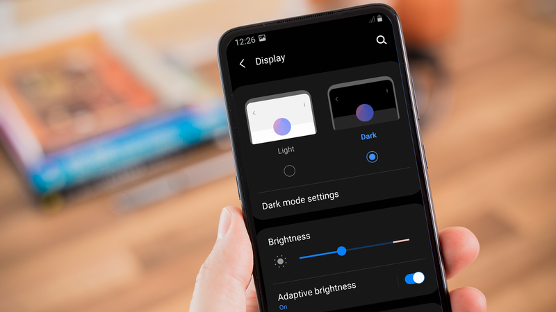 Dark Mode Tidak Bikin Hemat Baterai di Ponsel Android Dark Mode Tidak Bikin Hemat Baterai di Ponsel Android