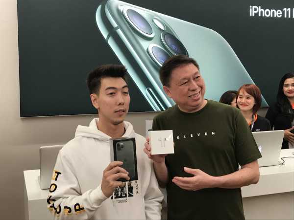 Ini Dia Pembeli Pertama iPhone 11 Pro di Indonesia, Antre dari Subuh Ini Dia Pembeli Pertama iPhone 11 Pro di Indonesia, Antre dari Subuh