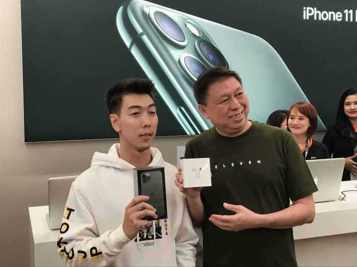 Ini Dia Pembeli Pertama iPhone 11 Pro di Indonesia, Antre dari Subuh Ini Dia Pembeli Pertama iPhone 11 Pro di Indonesia, Antre dari Subuh