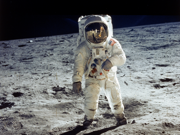 Buzz Aldrin Ngompol di Bulan dan 4 Cerita Unik Lain tentang Apollo 11 Buzz Aldrin Ngompol di Bulan dan 4 Cerita Unik Lain tentang Apollo 11