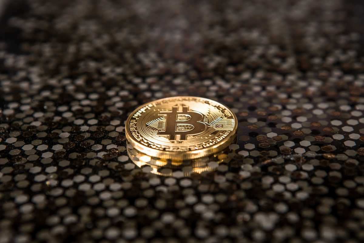 China Bertindak Keras, Harga Bitcoin Terpangkas 50 Persen China Bertindak Keras, Harga Bitcoin Terpangkas 50 Persen