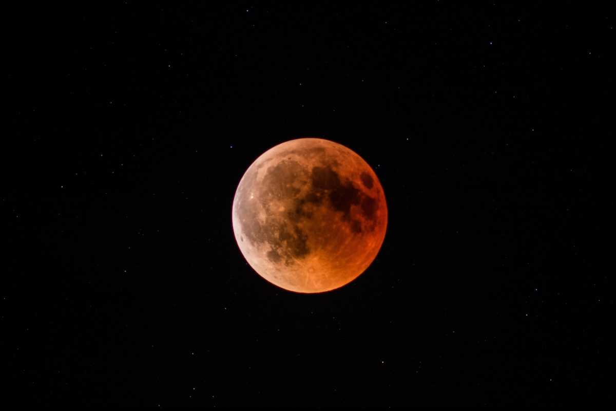 Hasil Jepretan Supermoon dan Gerhana Bulan dari Luar Angkasa Hasil Jepretan Supermoon dan Gerhana Bulan dari Luar Angkasa