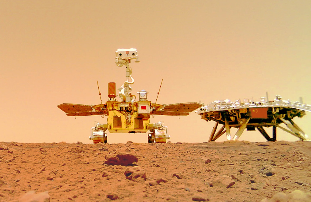 Penjelajah Zhurong China Kirim Gambar Selfie dari Mars Penjelajah Zhurong China Kirim Gambar Selfie dari Mars