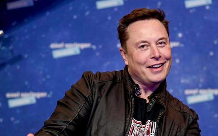 Elon Musk Pamer Potongan Rambut Mohawk Elon Musk Pamer Potongan Rambut Mohawk