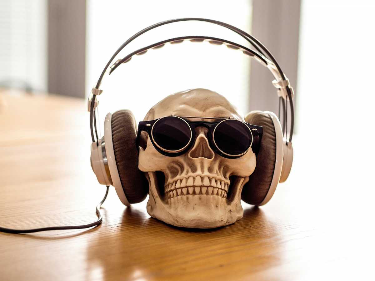 TikTok Viral Pria Tidur Pakai Headset, Malah Dengar Siksa Kubur TikTok Viral Pria Tidur Pakai Headset, Malah Dengar Siksa Kubur