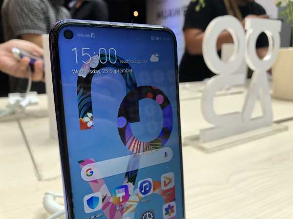 Huawei Nova 5T Masih Pakai Android dari Google Huawei Nova 5T Masih Pakai Android dari Google