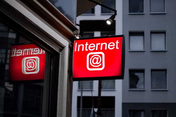 Junta Militer Myanmar Putuskan Jaringan Internet Nirkabel Junta Militer Myanmar Putuskan Jaringan Internet Nirkabel