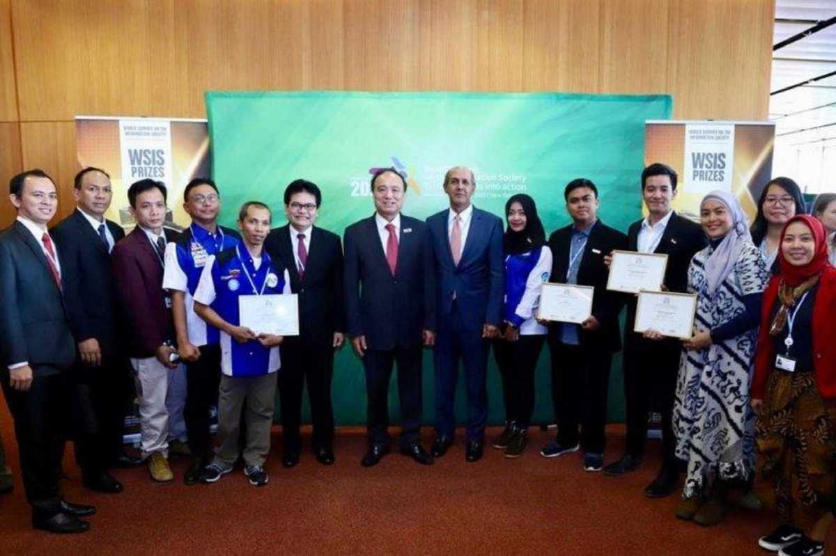 Program Baktiku Negeri Telkomsel Diganjar Penghargaan dari PBB Program Baktiku Negeri Telkomsel Diganjar Penghargaan dari PBB