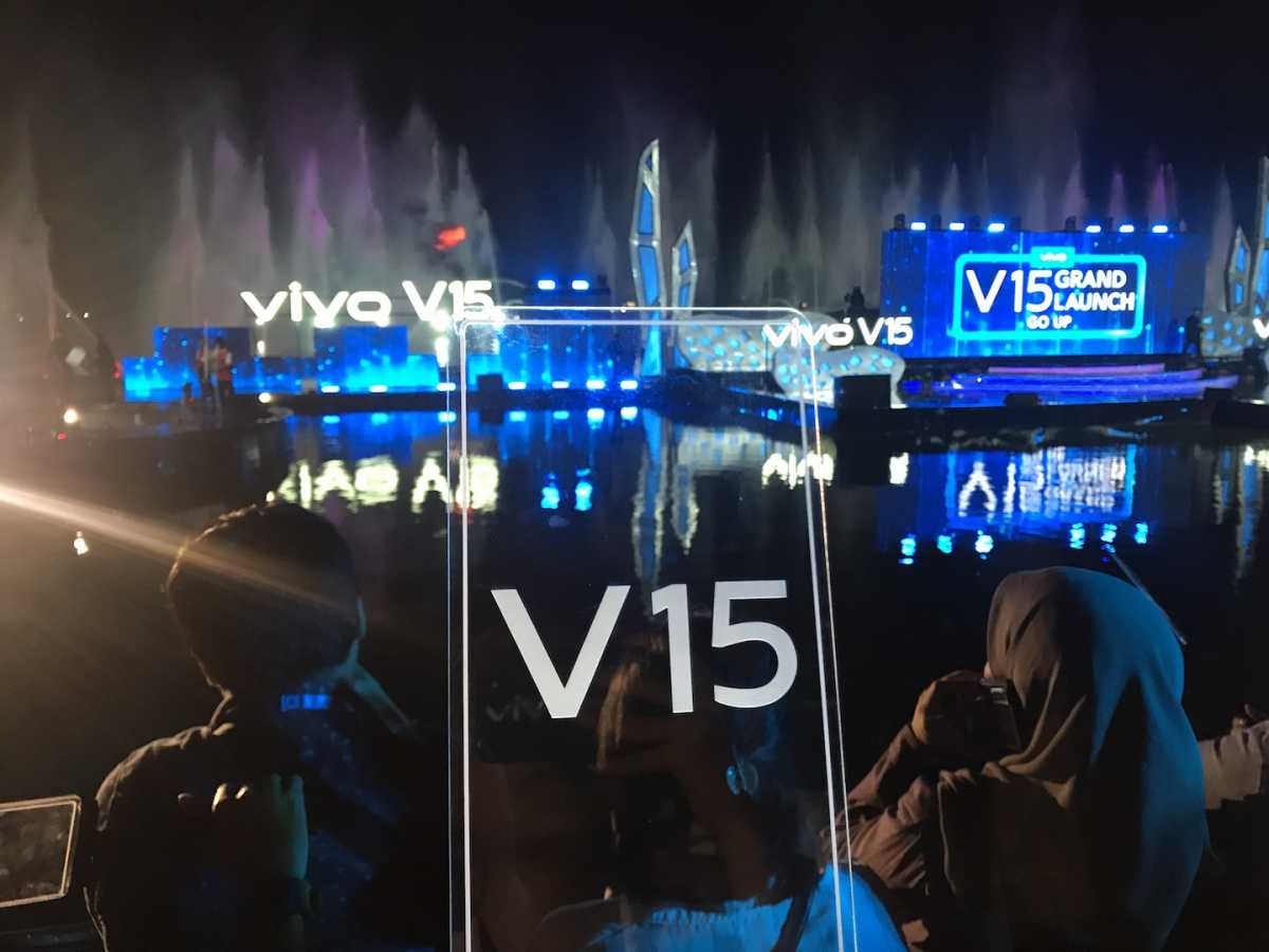 GALERI FOTO: Vivo V15 Punya Kamera Pop-up GALERI FOTO: Vivo V15 Punya Kamera Pop-up