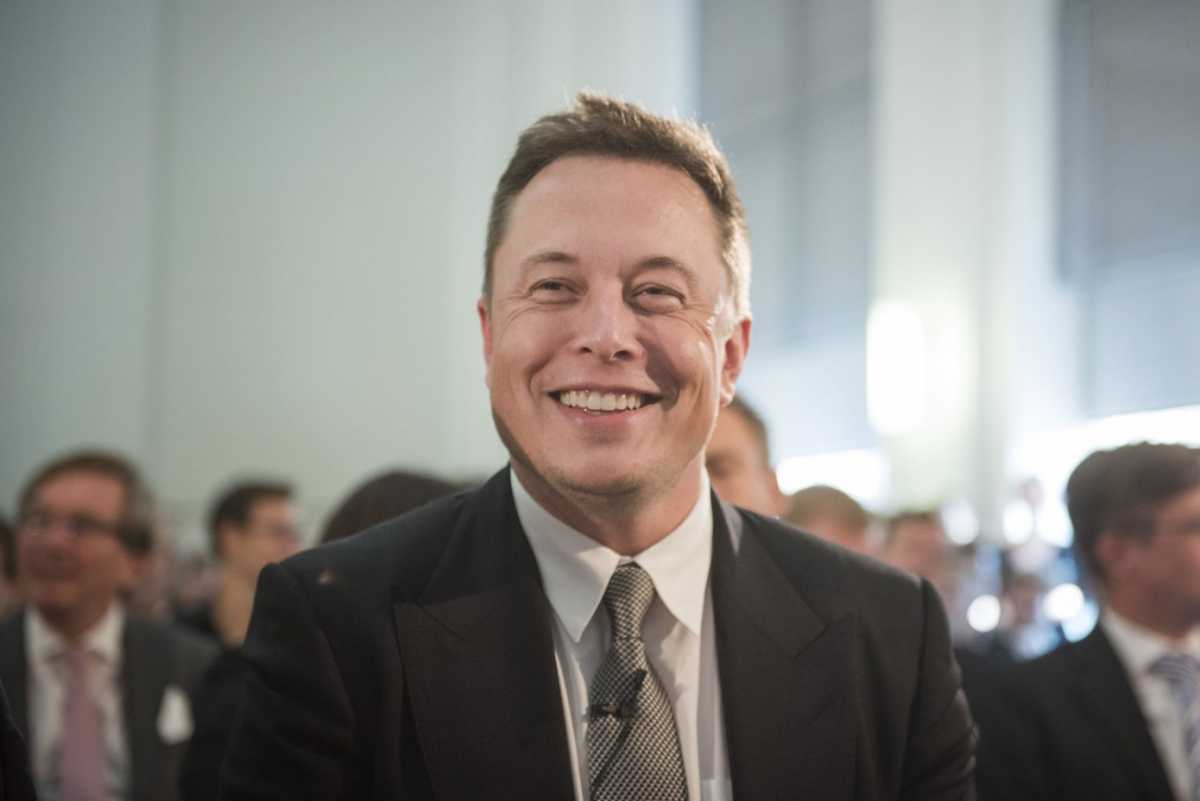 Elon Musk Pede SpaceX Bakal Boyong Manusia ke Mars Tahun 2026 Elon Musk Pede SpaceX Bakal Boyong Manusia ke Mars Tahun 2026