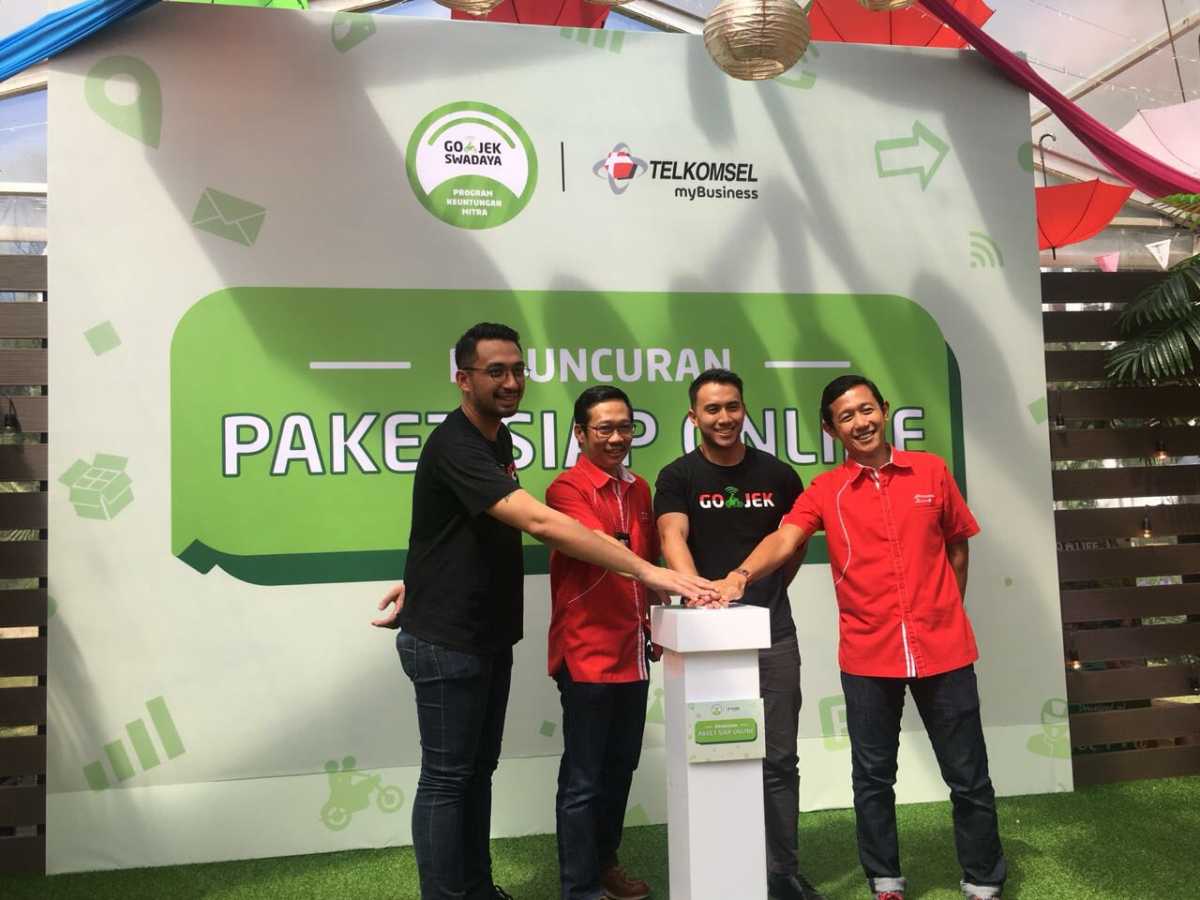 Driver Gojek Dapat Kejutan Paket Spesial dari Telkomsel Driver Gojek Dapat Kejutan Paket Spesial dari Telkomsel
