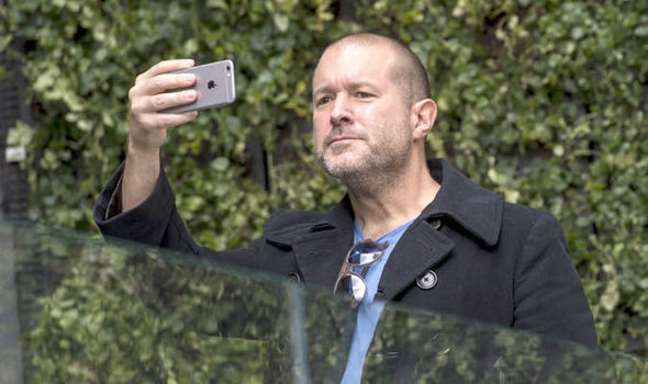 Daftar Produk Apple yang Didesain Jony Ive Daftar Produk Apple yang Didesain Jony Ive