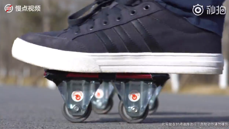 Uji Ketahanan Redmi Note 7 Disulap Jadi Sepatu Roda Uji Ketahanan Redmi Note 7 Disulap Jadi Sepatu Roda