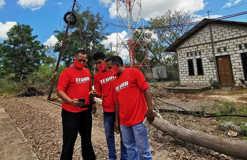 Telkomsel Hadirkan Tim Siaga Bencana TERRA di Nusa Tenggara Timur Telkomsel Hadirkan Tim Siaga Bencana TERRA di Nusa Tenggara Timur