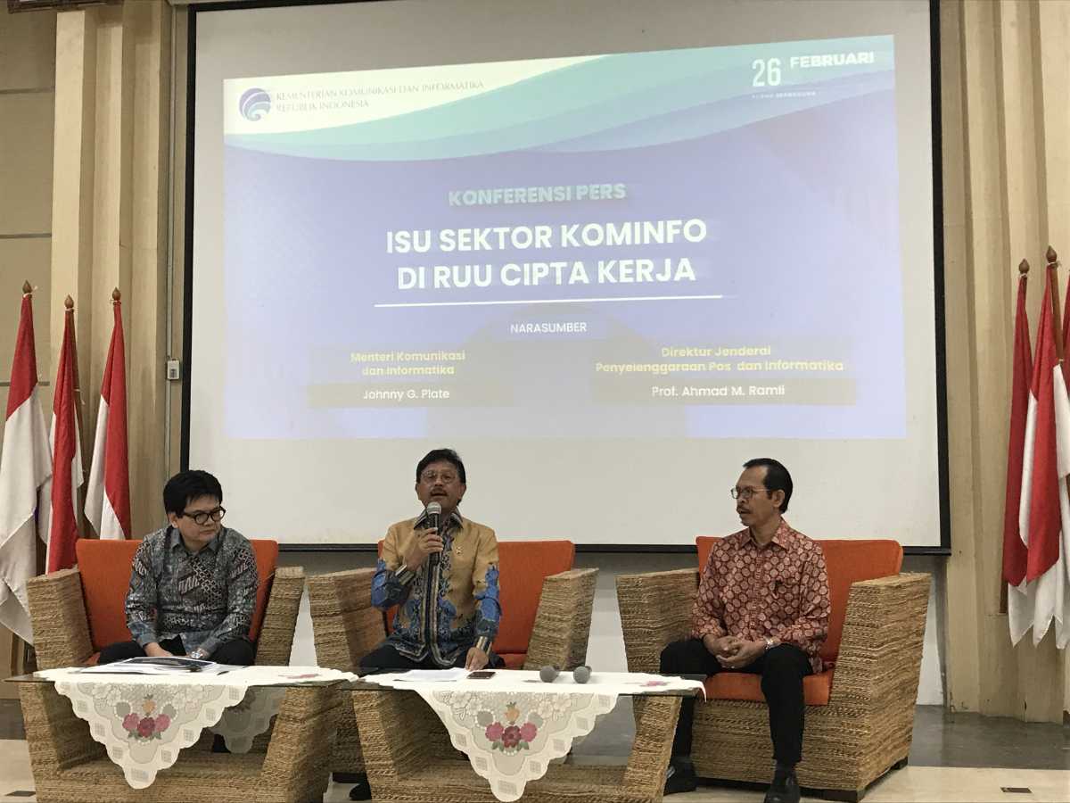 Menkominfo Luruskan Soal Hapus Cuti Hingga Tenaga Kerja Asing di Omnibus Law Menkominfo Luruskan Soal Hapus Cuti Hingga Tenaga Kerja Asing di Omnibus Law