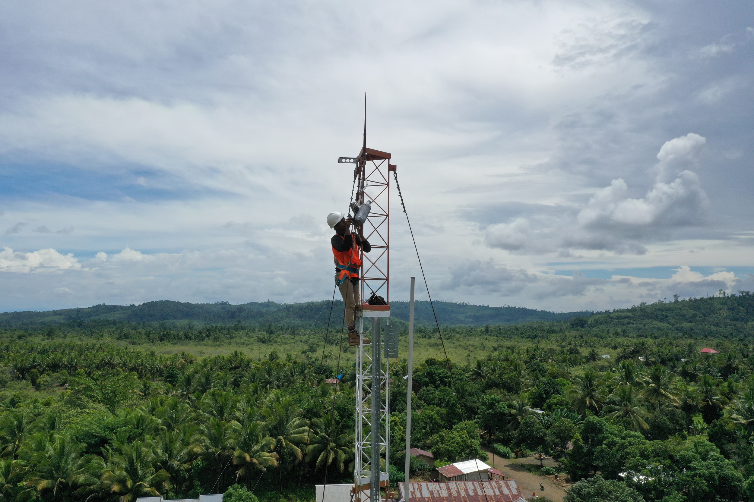 1083 Unit BTS USO Akan Terkoneksi dengan 4G LTE 1083 Unit BTS USO Akan Terkoneksi dengan 4G LTE