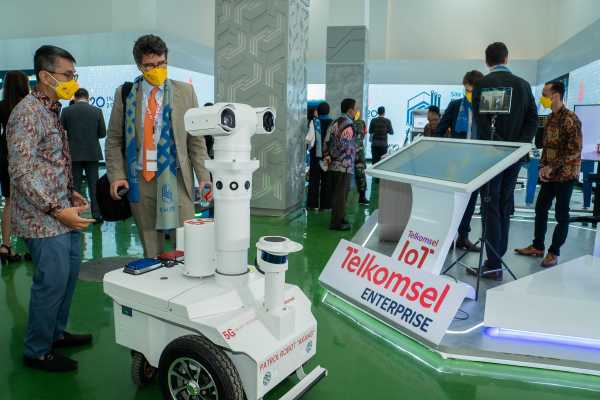 Erick Thohir Kasih Nama Putu untuk Robot Patrol KTT G20 Erick Thohir Kasih Nama Putu untuk Robot Patrol KTT G20