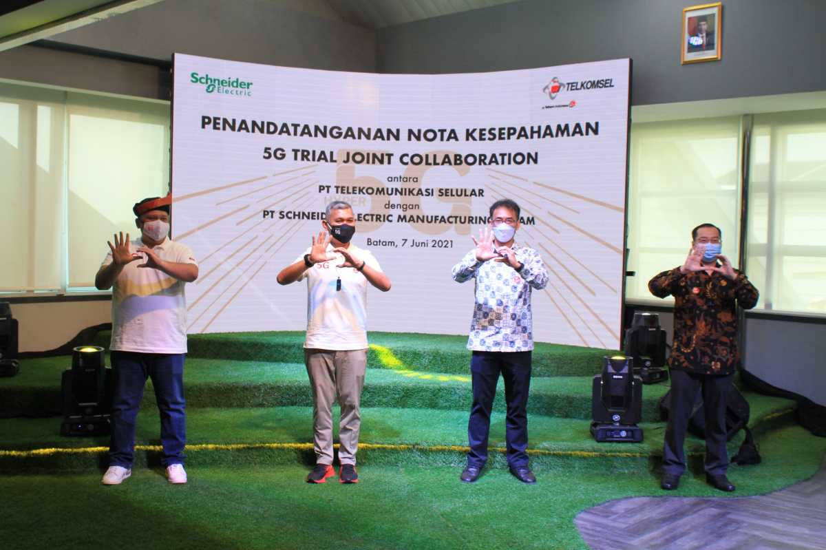 Telkomsel Gandeng Schneider Electric untuk Kembangkan Teknologi 5G Telkomsel Gandeng Schneider Electric untuk Kembangkan Teknologi 5G