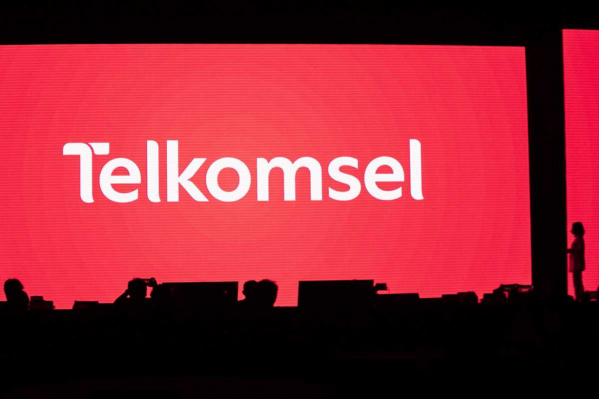 Membandingkan Makna Logo Telkomsel Baru dan Dulu Membandingkan Makna Logo Telkomsel Baru dan Dulu