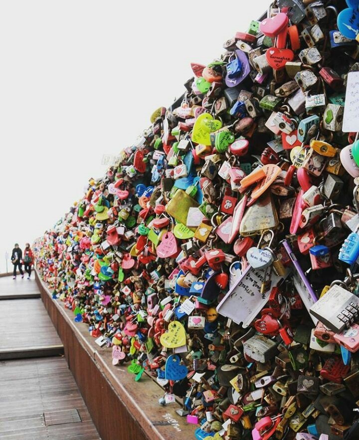 Menggembok Cinta di Seoul Tower Menggembok Cinta di Seoul Tower