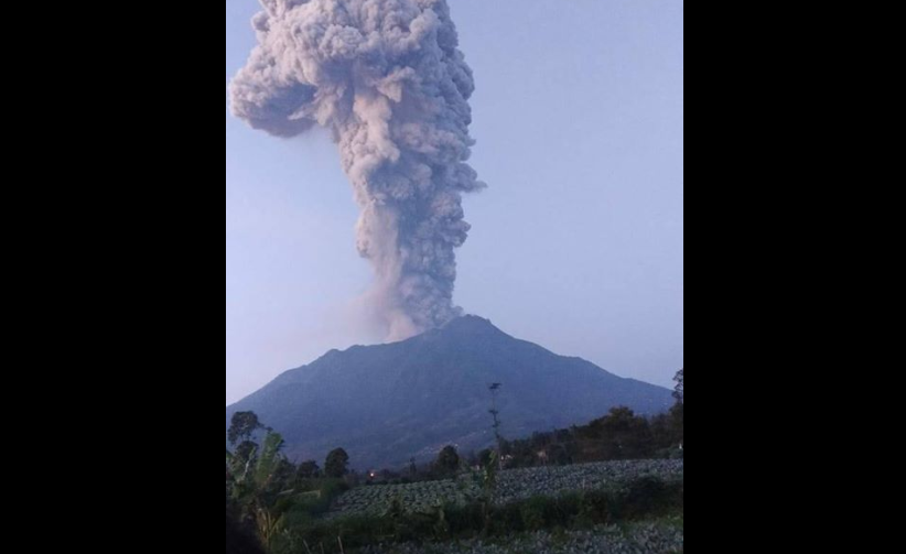  Gunung  Merapi Meletus  Netizen Khawatir Masker Langka 