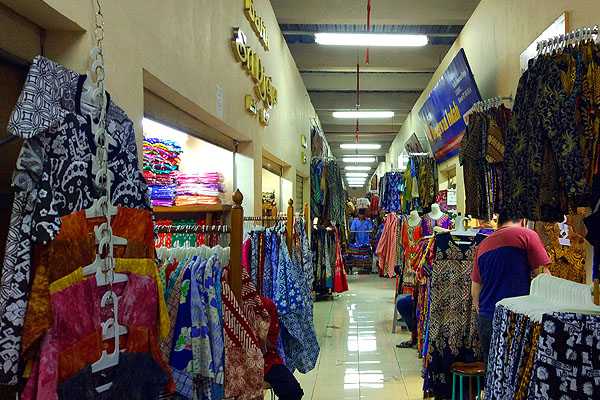 3 Pasar Tradisional di Solo, Tempat Berburu Oleh-Oleh Murah 3 Pasar Tradisional di Solo, Tempat Berburu Oleh-Oleh Murah