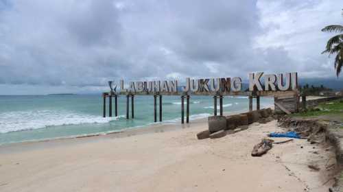 Berkunjung ke Krui Daerah Pesisir  dengan Ombak Sempurna 